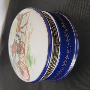 Vintage Porcelain Hinged Jewelry Trinket Box Round